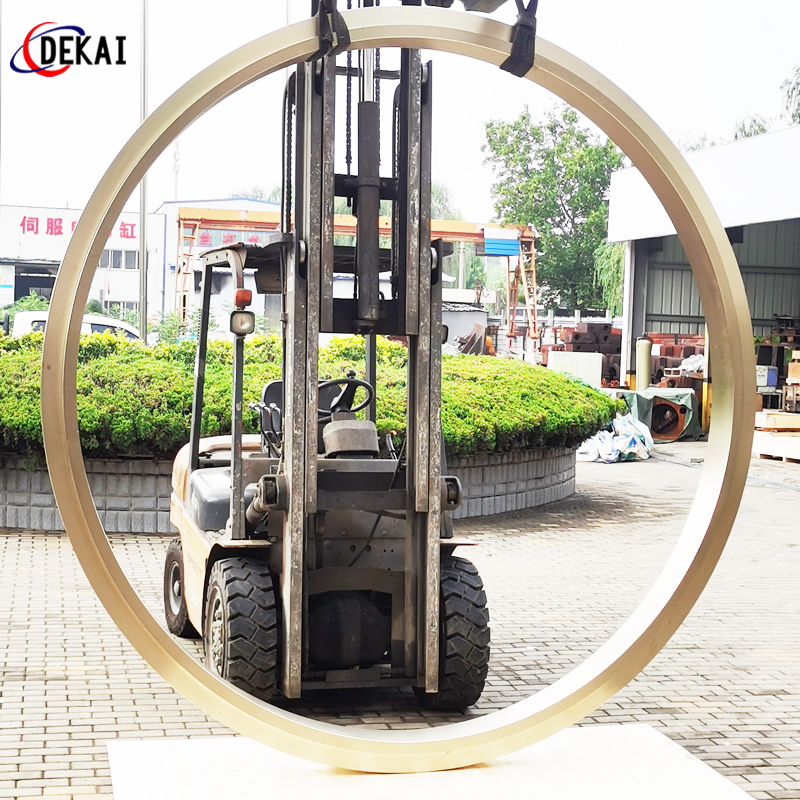 直徑3.3米的蝸輪副